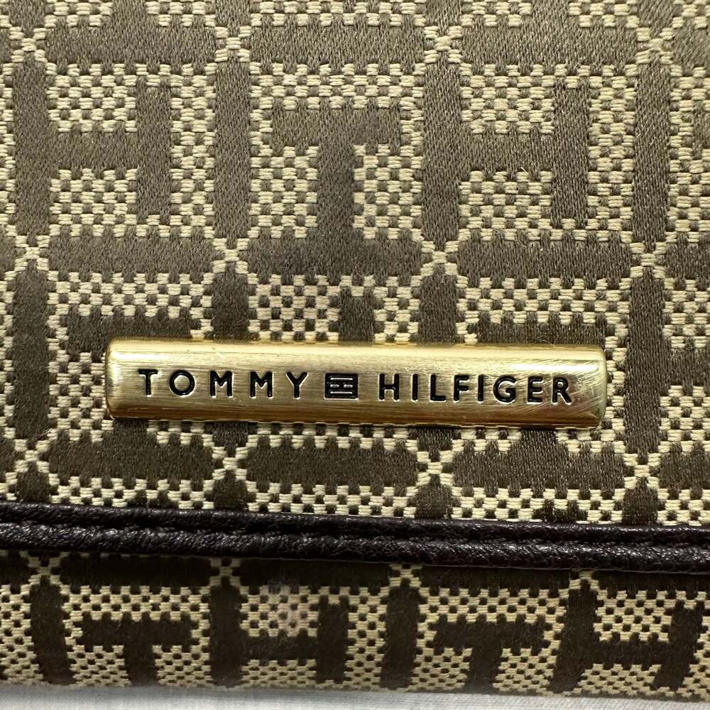 Tommy Hilfiger Trifold Checkbook Wallet - Picture 8 of 8